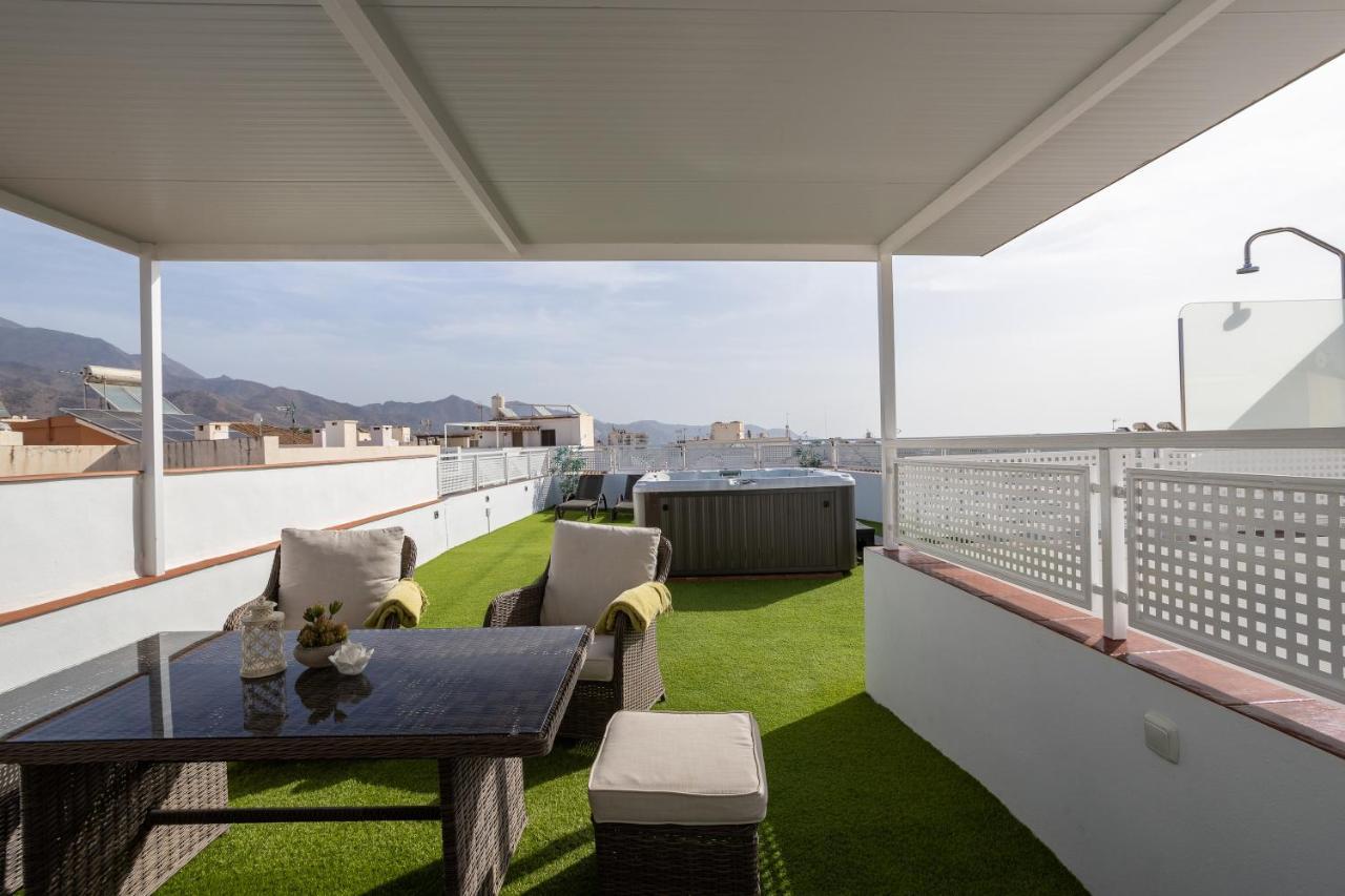 Terraza Mar Y Montaña * Nerja